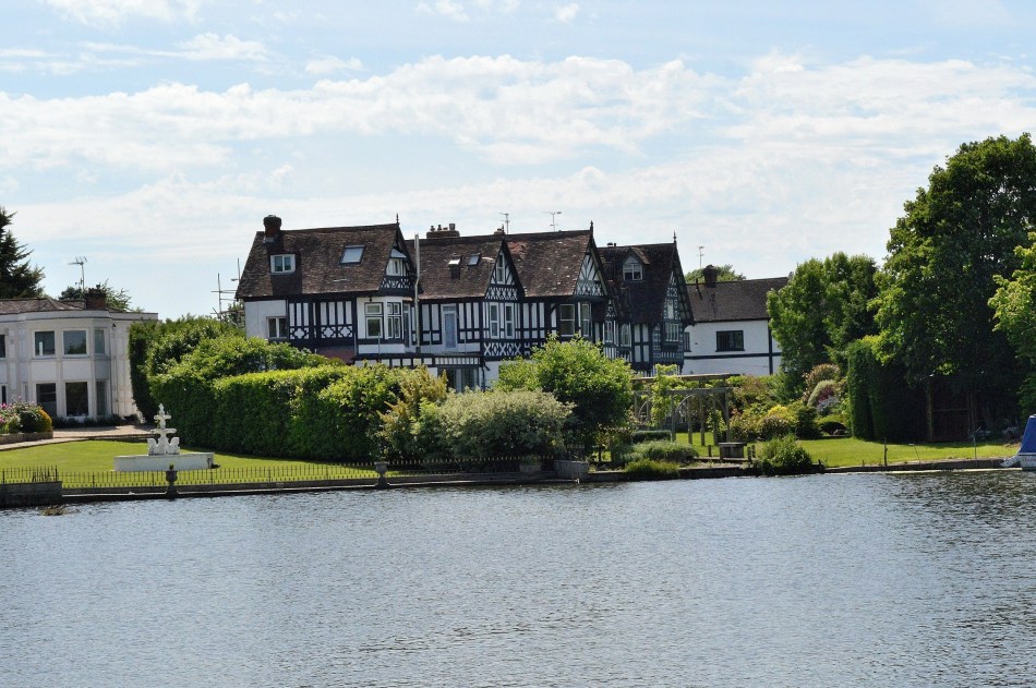 Large Tudor - River - Windsor