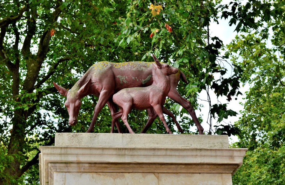 Deer and Foal - Queens Gate - Kensington Gardens