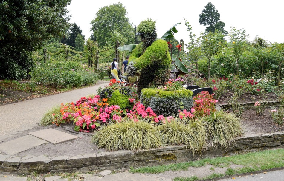 Queen Mary's Gardens - Flower Statue