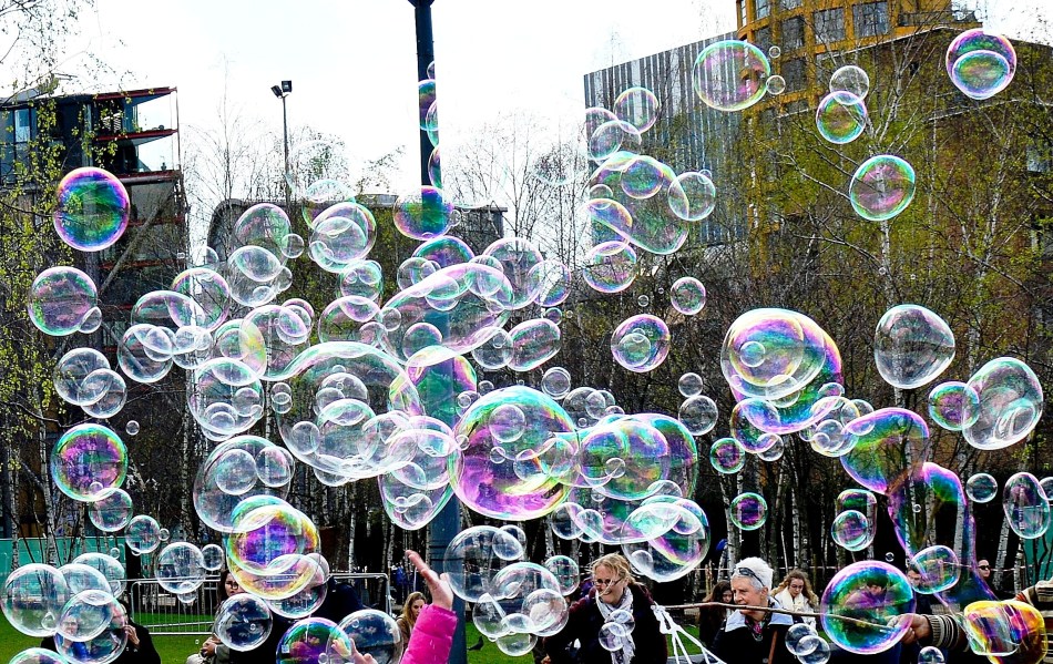 Bubbles on London's South Bank DSC_3076