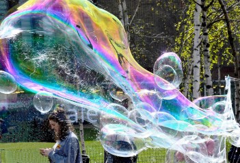 Bubbles on London's South Bank DSC_3107