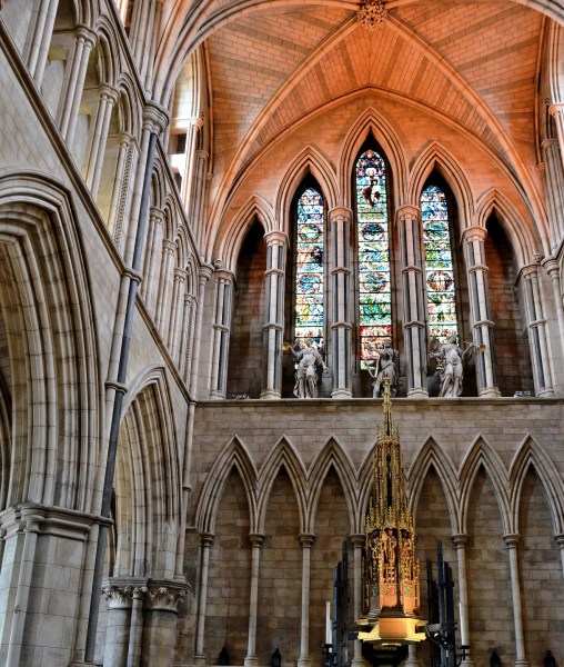 Southwark Cathedral End of Nave and Font