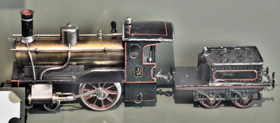 V & A Toy Museum Toy Steam Locomotive DSC_5198