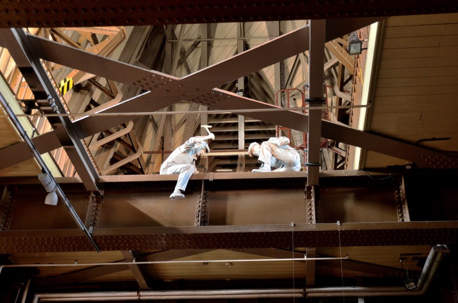 tower-bridge-workmen-satues