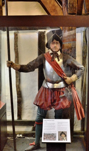 elizabethan-soldier-at-heritage-museum-in-canterbury-dsc_7623
