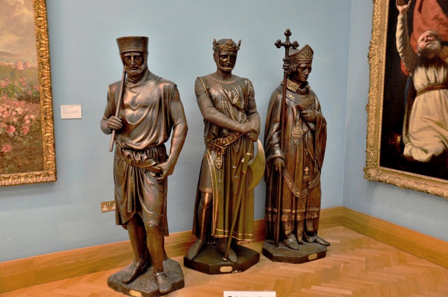 magna-carter-barons-sculptures-at-beaney-in-canterbury-dsc_7653