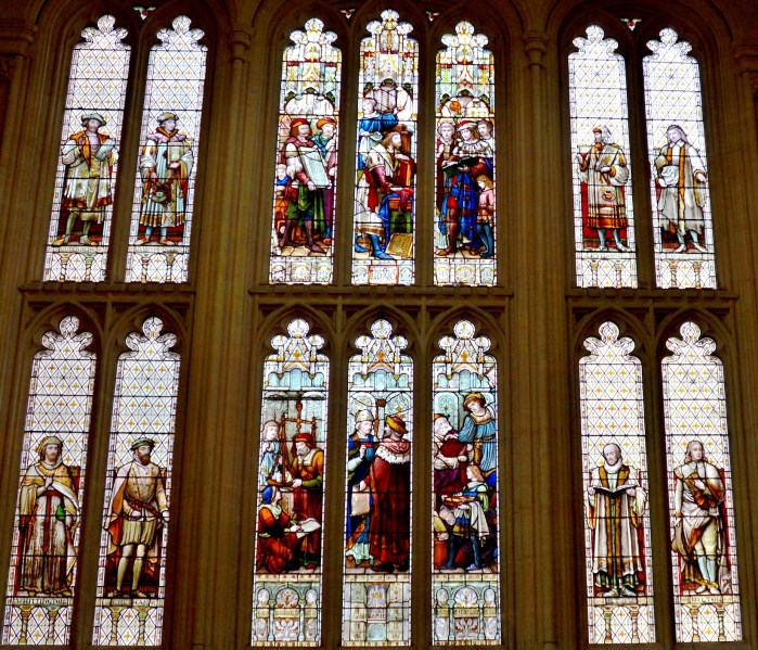 stained-glass-in-the-upper-hall-at-the-guildhall-in-london