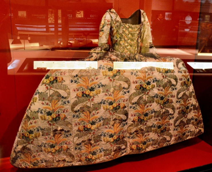 museum-of-london-silk-dress